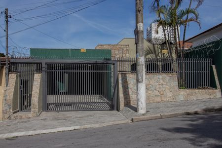 Casa para alugar com 220m², 3 quartos e 4 vagas Casa para alugar com 220m², 3 quartos e 4 vagasFachada