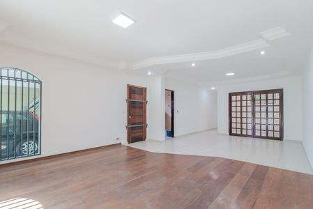 Casa para alugar com 220m², 3 quartos e 4 vagas Casa para alugar com 220m², 3 quartos e 4 vagasSala/Sala de Jantar