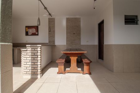 Casa para alugar com 220m², 3 quartos e 4 vagas Casa para alugar com 220m², 3 quartos e 4 vagasChurrasqueira