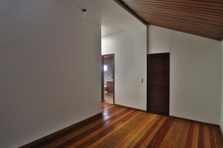 Casa para alugar com 450m², 4 quartos e 10 vagasSuíte 2