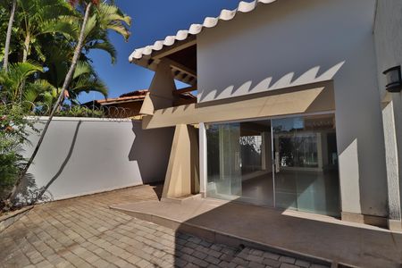 Casa para alugar com 450m², 4 quartos e 10 vagasFachada