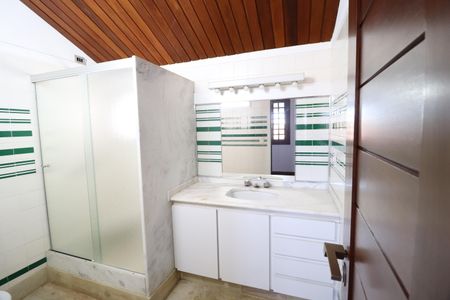 Casa para alugar com 450m², 4 quartos e 10 vagasBanheiro Social