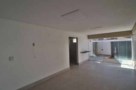 Casa para alugar com 450m², 4 quartos e 10 vagasSala