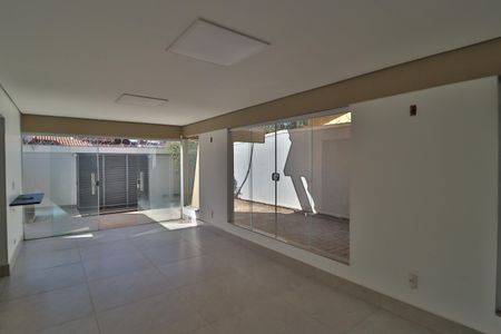 Casa para alugar com 450m², 4 quartos e 10 vagasSala