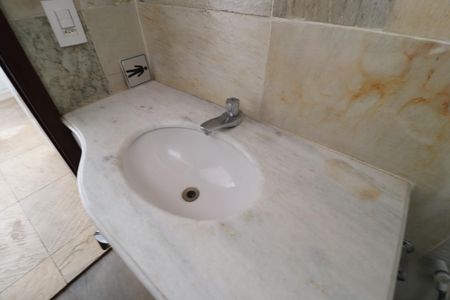 Casa para alugar com 450m², 4 quartos e 10 vagasBanheiro Suíte 1