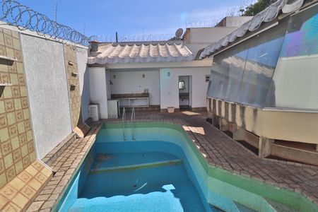 Casa para alugar com 450m², 4 quartos e 10 vagasPiscina