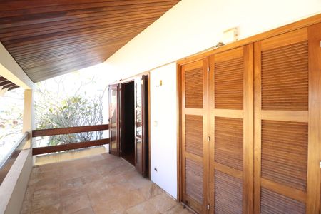 Casa para alugar com 450m², 4 quartos e 10 vagasSacada Quarto 2