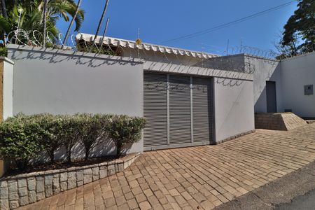 Casa para alugar com 450m², 4 quartos e 10 vagasFachada