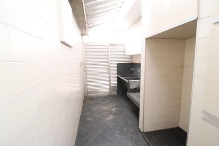 Casa para alugar com 450m², 4 quartos e 10 vagasÁrea de Serviço