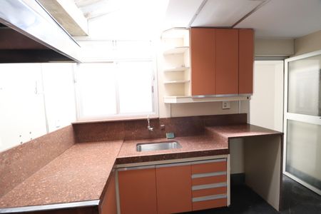 Casa para alugar com 450m², 4 quartos e 10 vagasCozinha