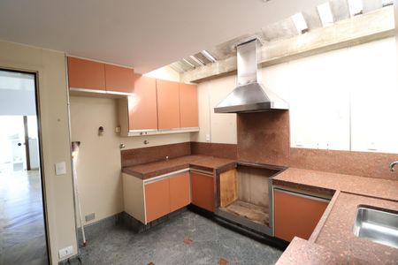 Casa para alugar com 450m², 4 quartos e 10 vagasCozinha