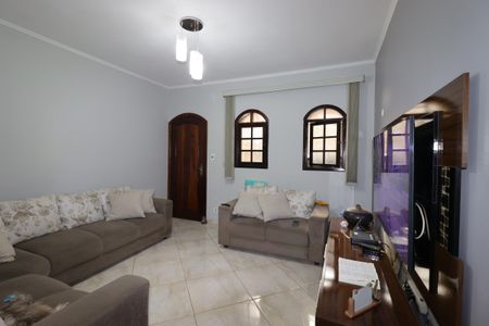 Casa à venda com 199m², 3 quartos e 2 vagasSala