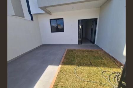 Casa à venda com 122m², 3 quartos e 1 vaga