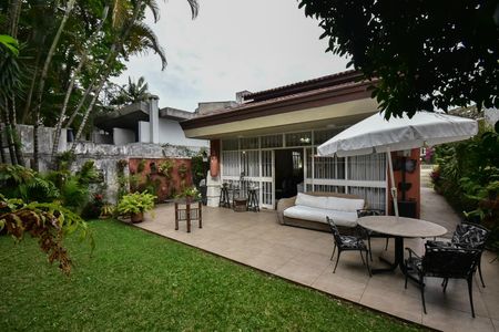 Casa de condomínio à venda com 280m², 4 quartos e 4 vagasQuintal