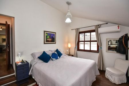 Casa de condomínio à venda com 280m², 4 quartos e 4 vagasSuíte 1