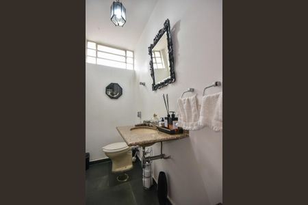 Casa de condomínio à venda com 280m², 4 quartos e 4 vagasLavabo