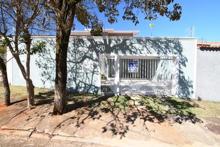 Casa à venda com 270m², 3 quartos e 3 vagasFachada 