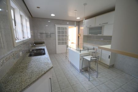 Casa à venda com 270m², 3 quartos e 3 vagasCozinha