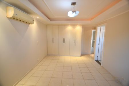 Casa à venda com 270m², 3 quartos e 3 vagasSuíte