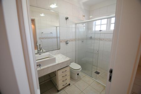 Casa à venda com 270m², 3 quartos e 3 vagasBanheiro da Suíte