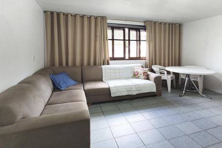 Casa para alugar com 94m², 2 quartos e 1 vaga Casa para alugar com 94m², 2 quartos e 1 vagaSala de TV