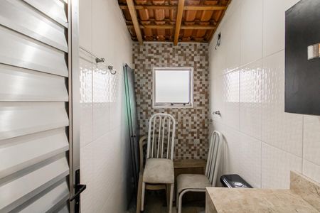 Casa à venda com 200m², 4 quartos e 1 vaga Casa à venda com 200m², 4 quartos e 1 vagaCasa 2 - Banheiro de Serviço