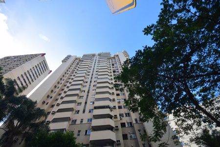Apartamento à venda com 76m², 2 quartos e 1 vaga Apartamento à venda com 76m², 2 quartos e 1 vagaFachada