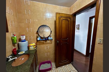 Casa à venda com 500m², 6 quartos e 3 vagasBanheiro da Suíte 2