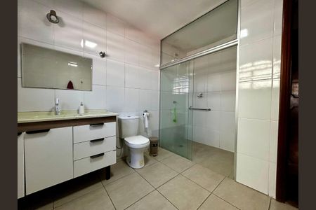 Casa à venda com 500m², 6 quartos e 3 vagasBanheiro da Suíte 1