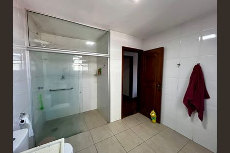 Casa à venda com 500m², 6 quartos e 3 vagasBanheiro da Suíte 1