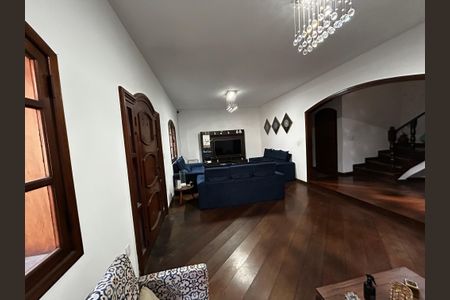 Sala de casa para alugar com 6 quartos, 500m² em Gopouva, Guarulhos