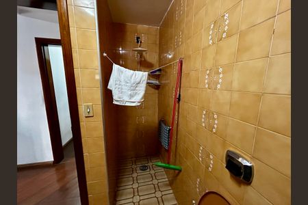 Casa à venda com 500m², 6 quartos e 3 vagasBanheiro da Suíte 2