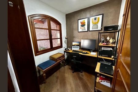 Casa à venda com 500m², 6 quartos e 3 vagasEscritório