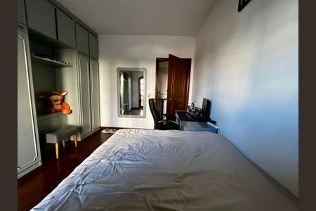Casa à venda com 500m², 6 quartos e 3 vagasQuarto 2