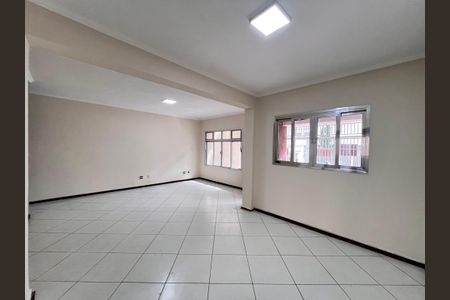 Casa à venda com 200m², 3 quartos e 2 vagas Casa à venda com 200m², 3 quartos e 2 vagasSala
