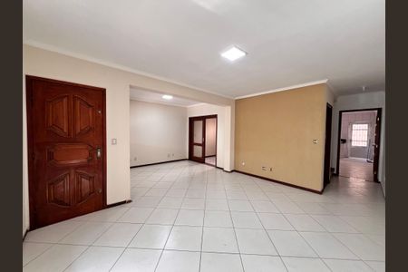Casa à venda com 200m², 3 quartos e 2 vagas Casa à venda com 200m², 3 quartos e 2 vagasSala