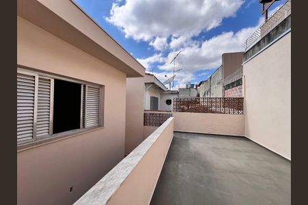 Casa à venda com 200m², 3 quartos e 2 vagas Casa à venda com 200m², 3 quartos e 2 vagasÁrea externa