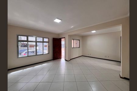 Sala de casa para alugar com 3 quartos, 200m² em Vila Galvão, Guarulhos