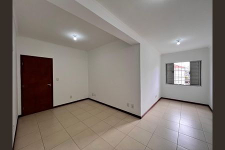 Casa à venda com 200m², 3 quartos e 2 vagas Casa à venda com 200m², 3 quartos e 2 vagasSuíte 2