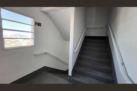 Apartamento para alugar com 52m², 2 quartos e 1 vagaEscada