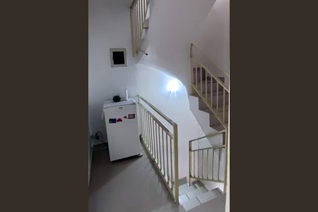 Casa de condomínio à venda com 110m², 3 quartos e 1 vagaEscada