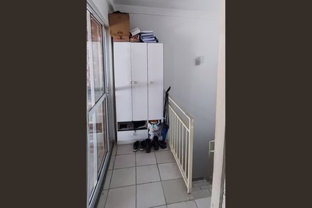 Casa de condomínio à venda com 110m², 3 quartos e 1 vagaEscada