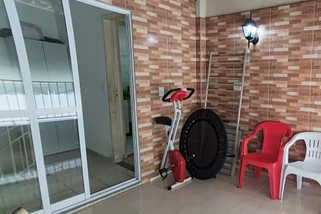 Casa de condomínio à venda com 110m², 3 quartos e 1 vagaTerraço