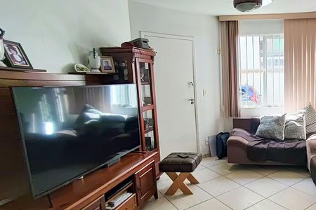 Casa de condomínio à venda com 110m², 3 quartos e 1 vagaSala