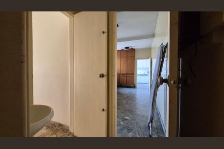 Casa à venda com 306m², 4 quartos e 2 vagasLavabo