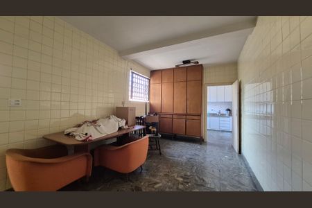 Casa à venda com 306m², 4 quartos e 2 vagasCopa