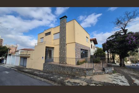 Casa à venda com 306m², 4 quartos e 2 vagasFachada