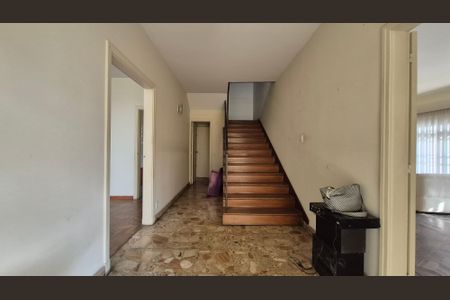 Casa à venda com 306m², 4 quartos e 2 vagasCorredor