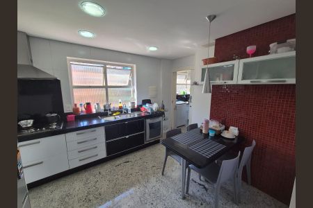 Apartamento à venda com 200m², 4 quartos e 3 vagas Apartamento à venda com 200m², 4 quartos e 3 vagasCozinha