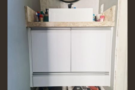 Apartamento à venda com 47m², 2 quartos e 1 vaga Apartamento à venda com 47m², 2 quartos e 1 vagaBanheiro Social